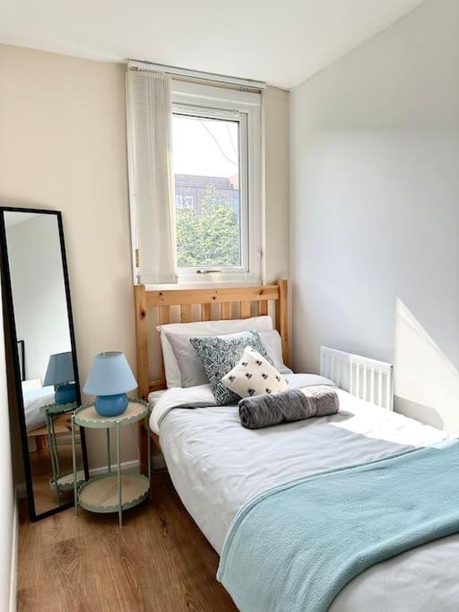 6 Guests House Old Trafford,Media City,City Centre, Free Parking Μάντσεστερ Εξωτερικό φωτογραφία