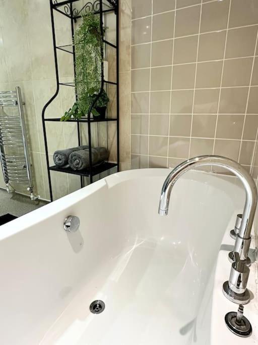 6 Guests House Old Trafford,Media City,City Centre, Free Parking Μάντσεστερ Εξωτερικό φωτογραφία